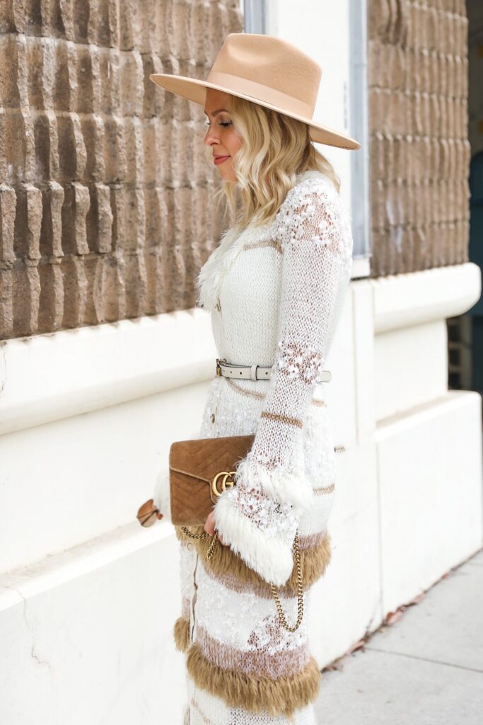 Neutral fall style inspiration. Layered knits, best sweaters and accessories, featured by San Francisco fashion blogger Lombard & Fifth.