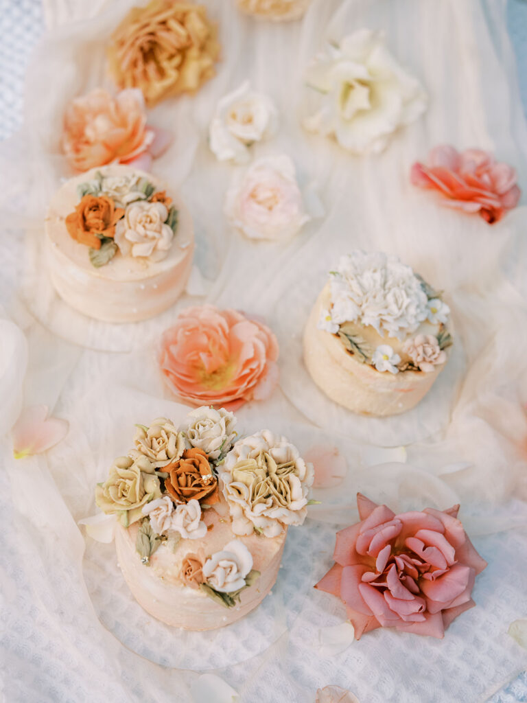 Whimsical boho picnic photoshoot ideas, with family in an outdoor location, featured by San Francisco fashion blogger Lombard & Fifth.