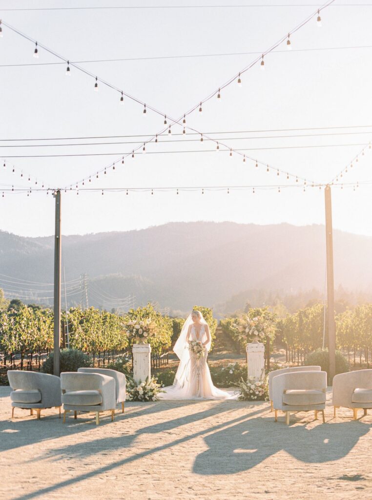 Napa wedding inspiration, winery bride with neutral floral wedding décor. By San Francisco fashion blogger Lombard & Fifth.